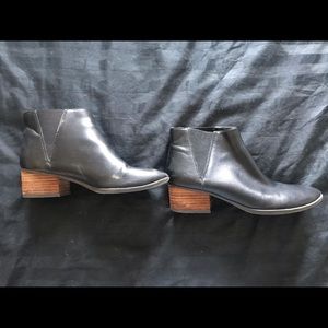 Black tumbler ankle boot